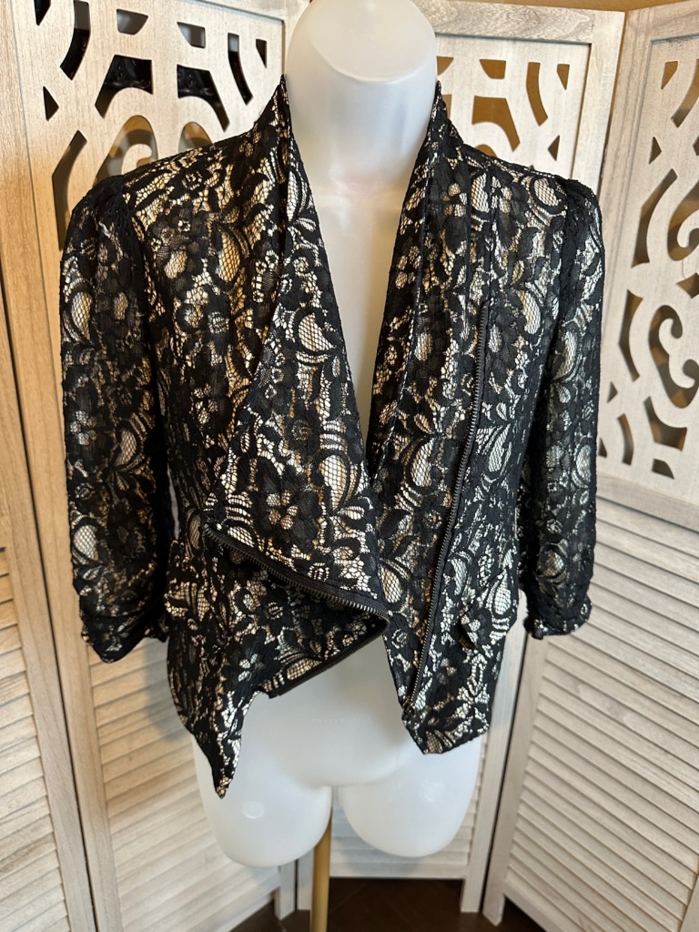 GB Black Lace Cropped Blazer with Cream Underlay size XS